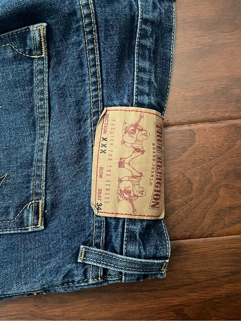 True Religion Men's Indigo Blue Relaxed Jeans with Contrast Stitching size 32